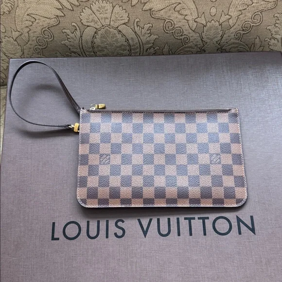 Louis Vuitton Neverfull Tote with Matching Wristlet - Picture 9 of 16